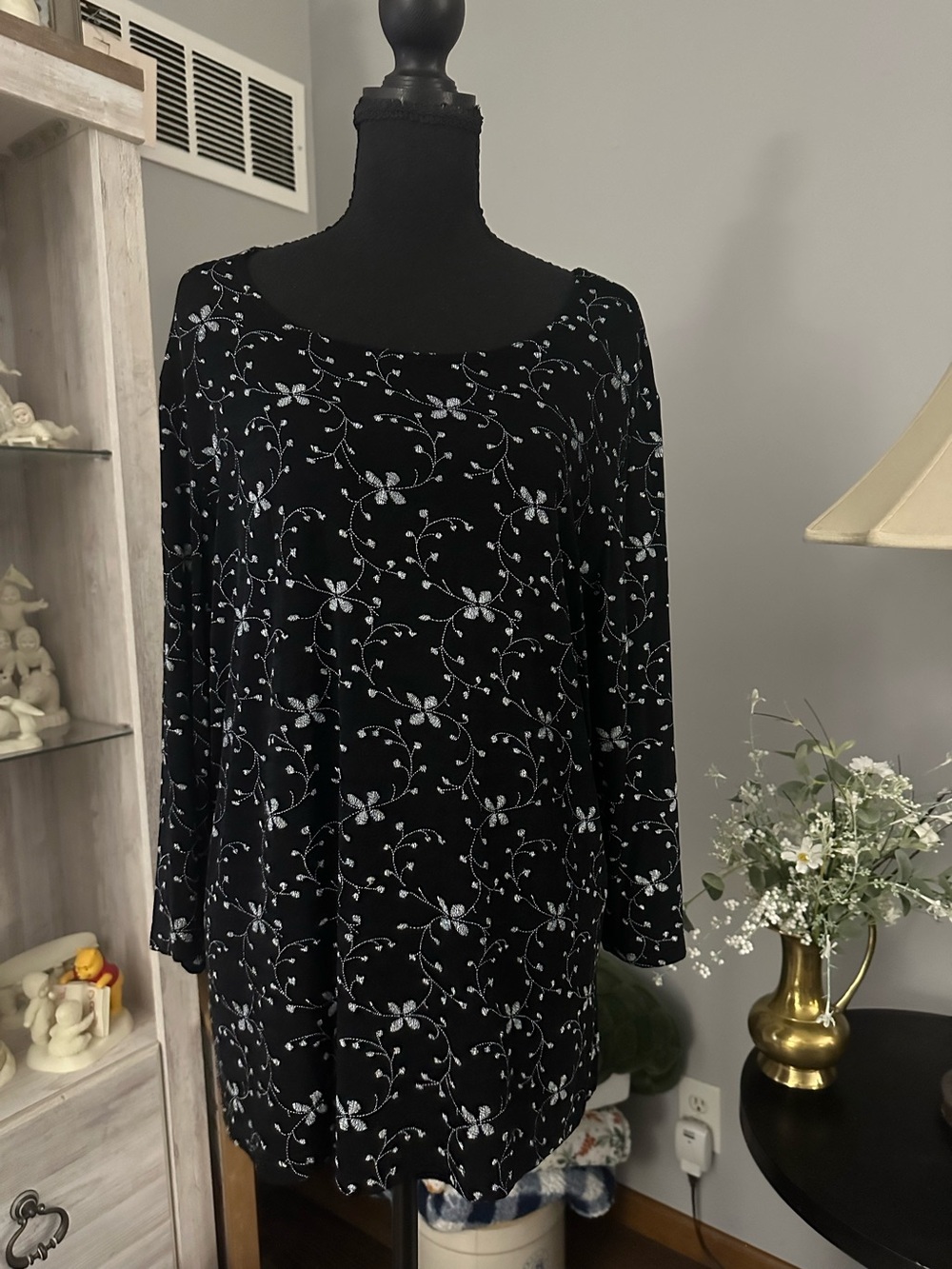 Briggs New York Black Long-Sleeve Floral Vine Top